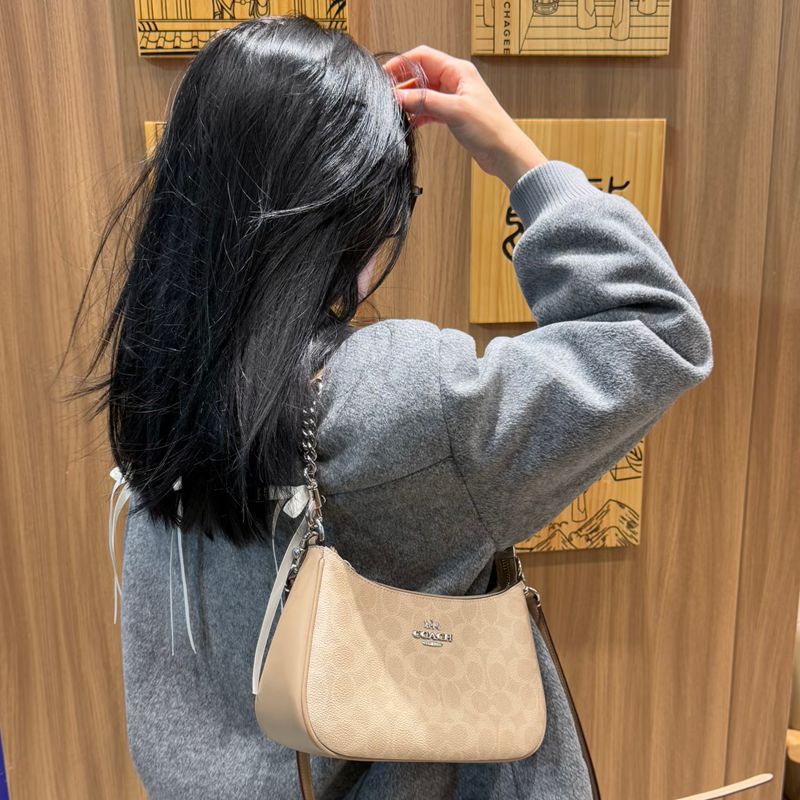 Versatile Teri Shoulder Bag
