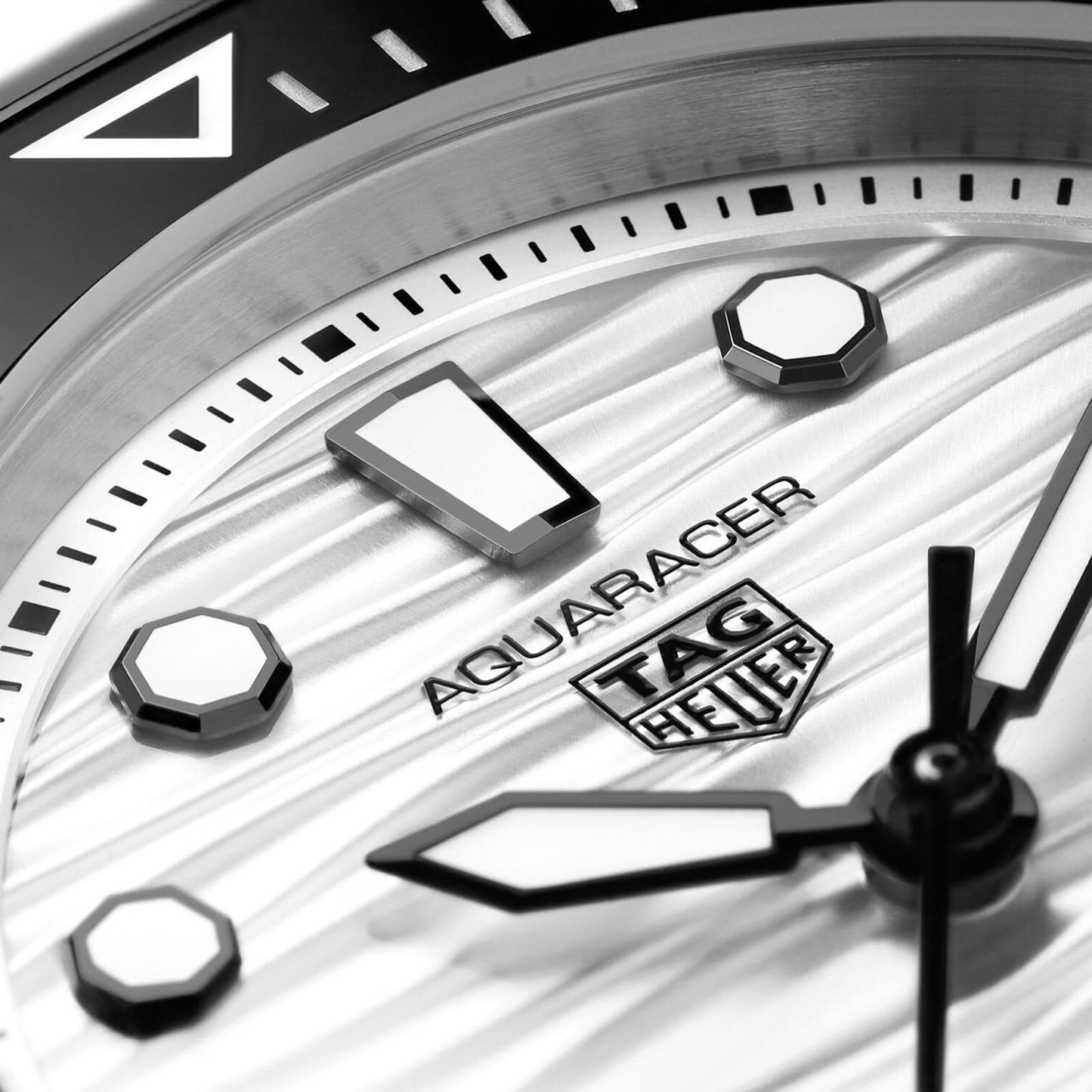 TAG HEUER AQUARACER PROFESSIONAL 300 DATE