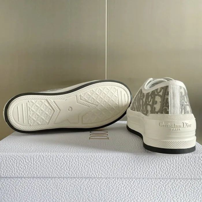 D - SNEAKERS