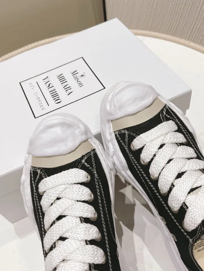 A - SNEAKERS
