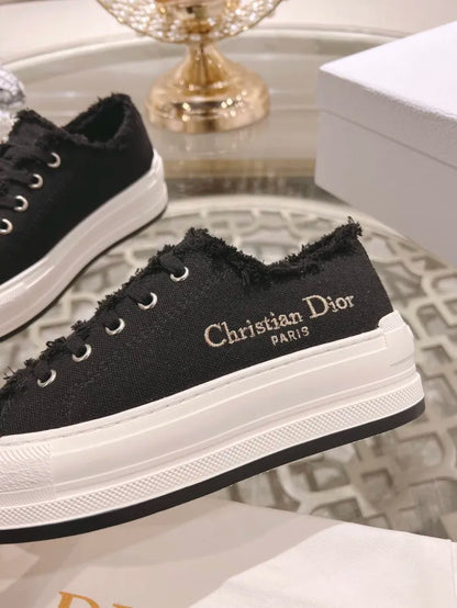 D - SNEAKERS