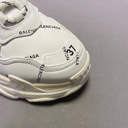 B - SNEAKERS