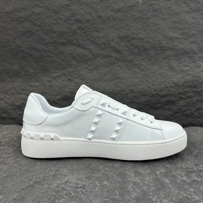 V - SNEAKERS