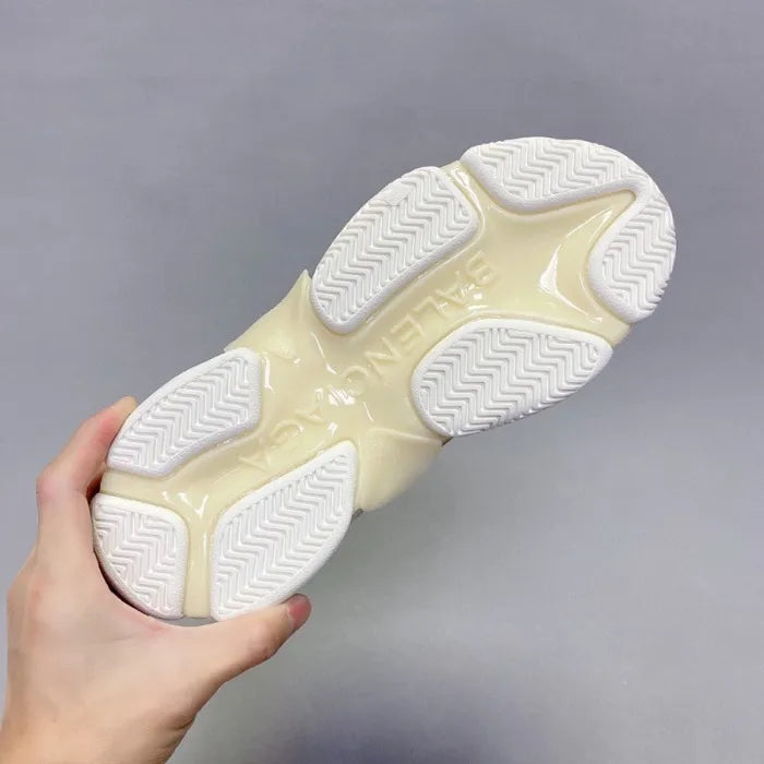 B - SNEAKERS