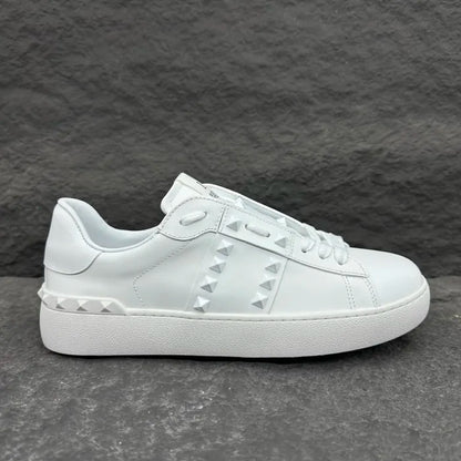 V - SNEAKERS