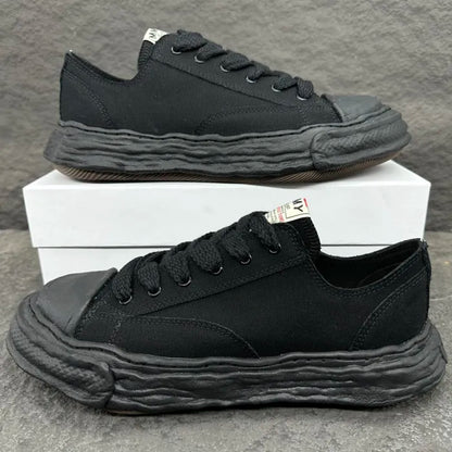 A - SNEAKERS
