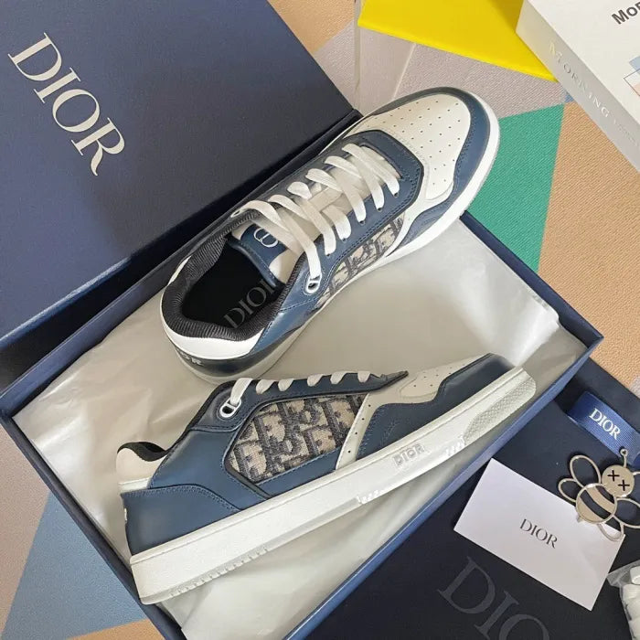 D - SNEAKERS