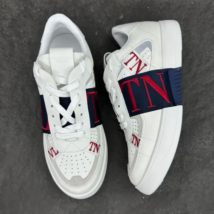 V - SNEAKERS