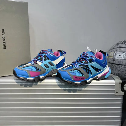 B - SNEAKERS