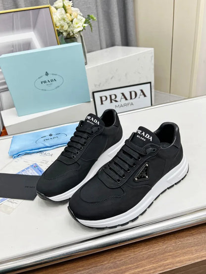 P - SNEAKERS