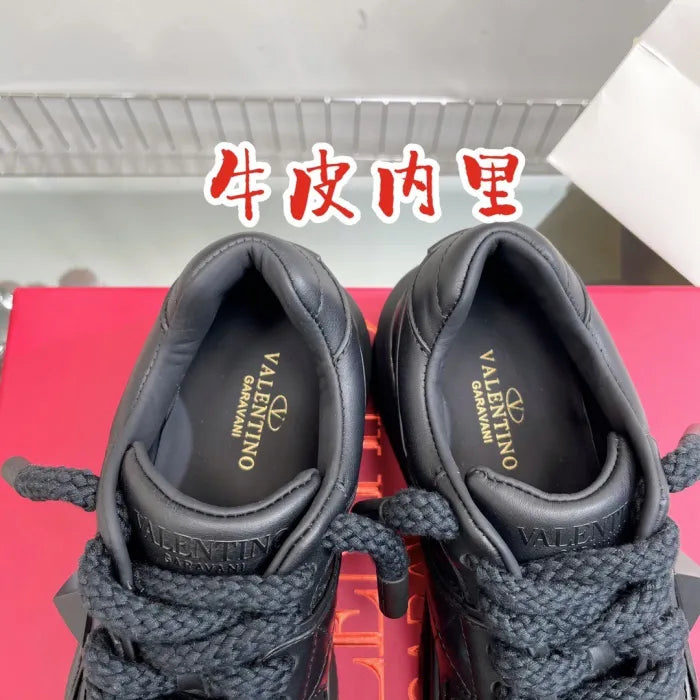 V - SNEAKERS