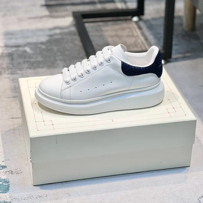 A - SNEAKERS