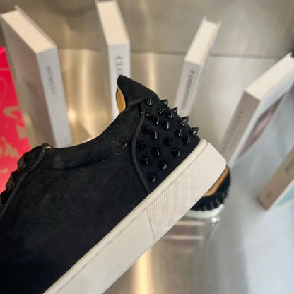 C - SNEAKERS