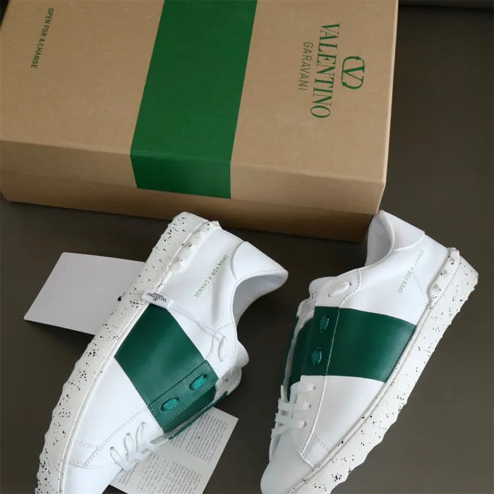 V - SNEAKERS