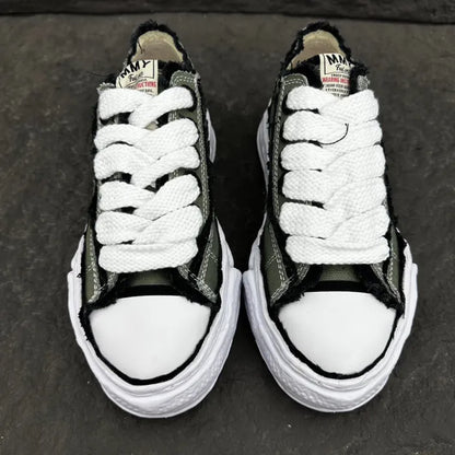A - SNEAKERS
