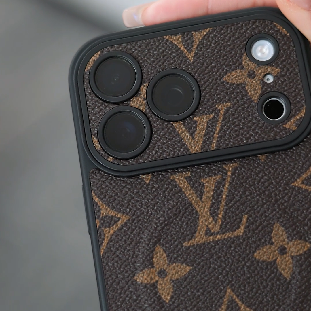 MagSafe Classic Leather iPhone Case