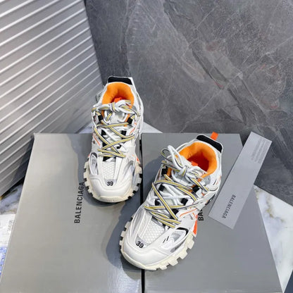 B - SNEAKERS