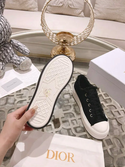 D - SNEAKERS