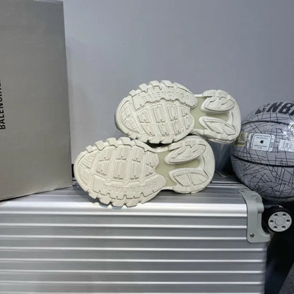 B - SNEAKERS
