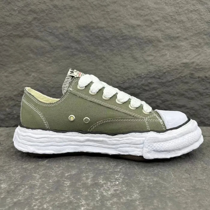 A - SNEAKERS