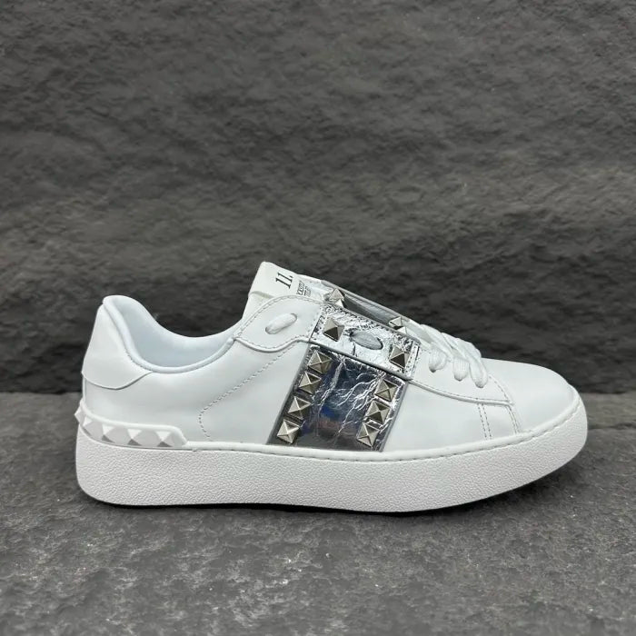 V - SNEAKERS
