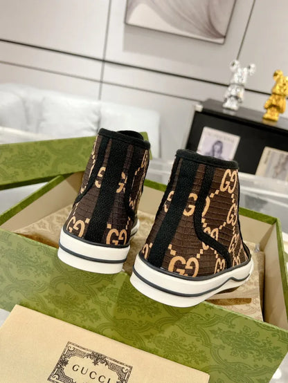 SNEAKERS 02