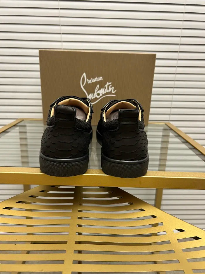 C - SNEAKERS