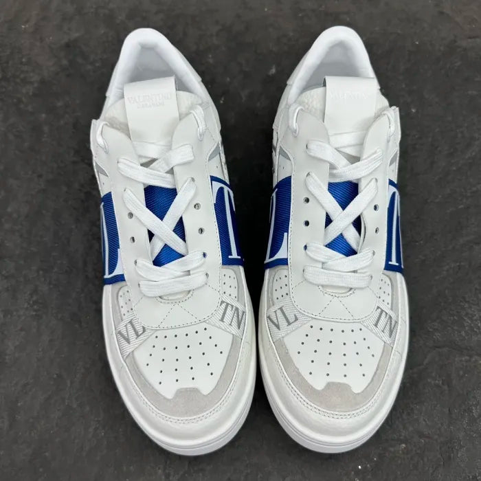 V - SNEAKERS