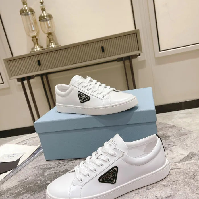 P - SNEAKERS