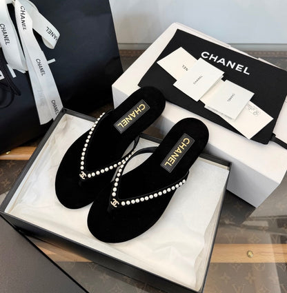 👡 Chic & Comfy Flat Flip Flops
