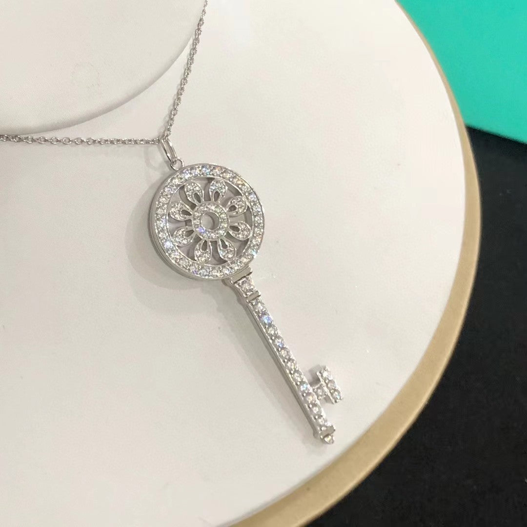 Light luxury key necklace sweater chain