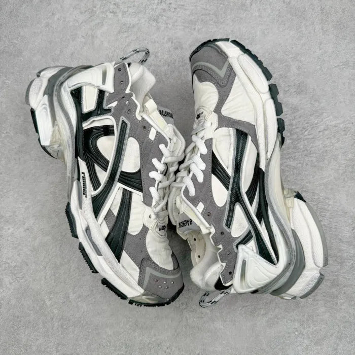 B - SNEAKERS