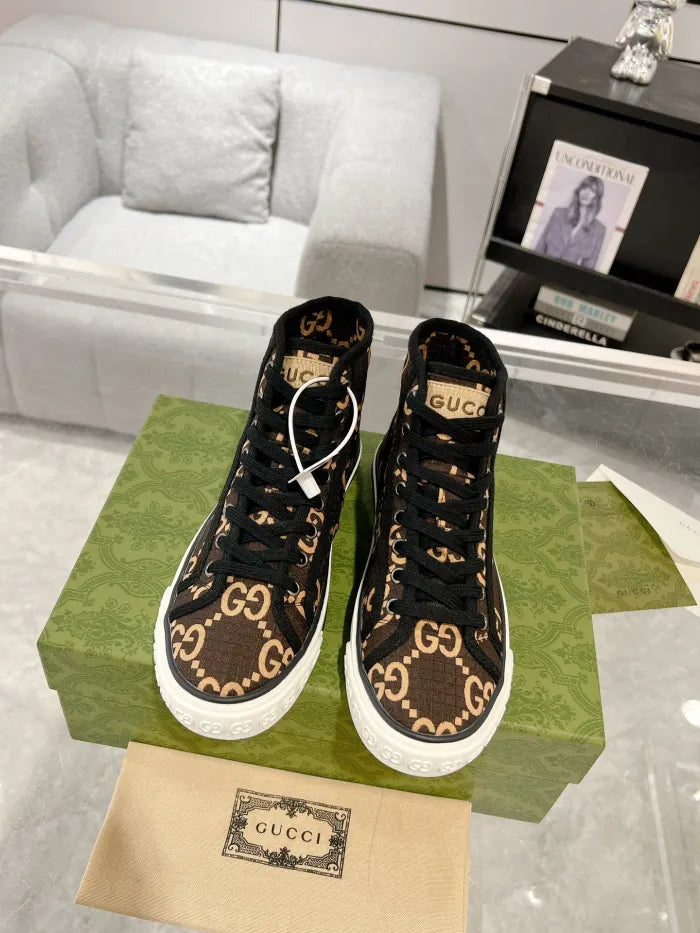 SNEAKERS 02