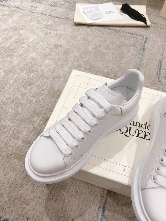 A - SNEAKERS