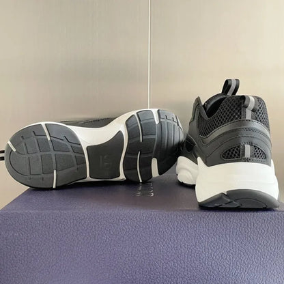 D - SNEAKERS