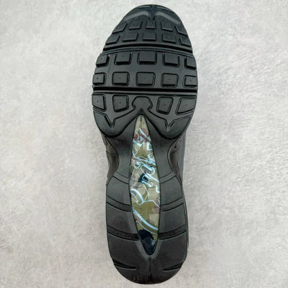 C - SNEAKERS