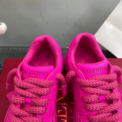 V - SNEAKERS