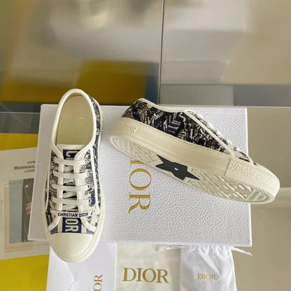 D - SNEAKERS