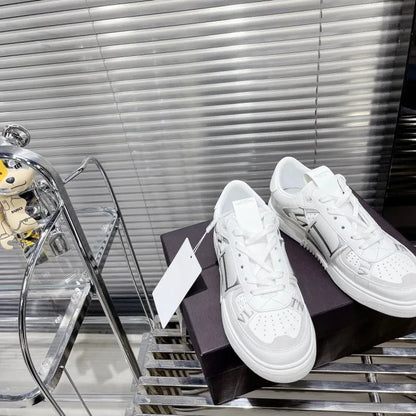 V - SNEAKERS