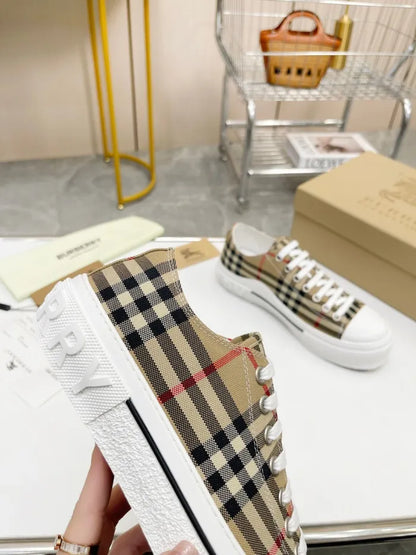 B - SNEAKERS