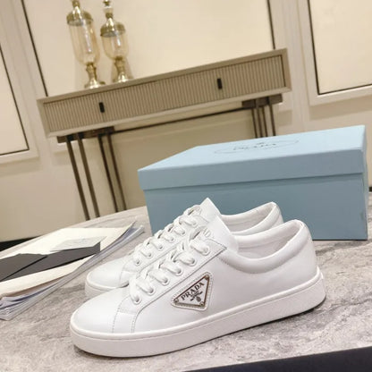 P - SNEAKERS