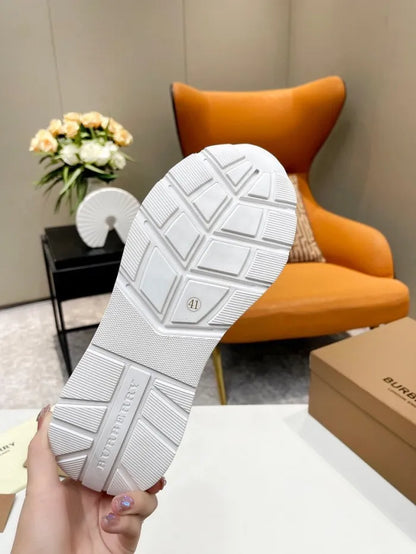 B - SNEAKERS