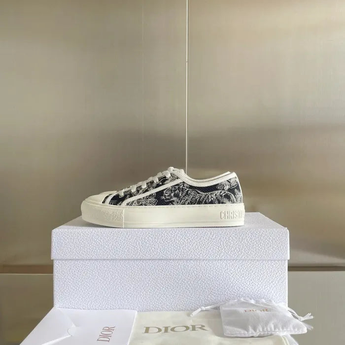 D - SNEAKERS