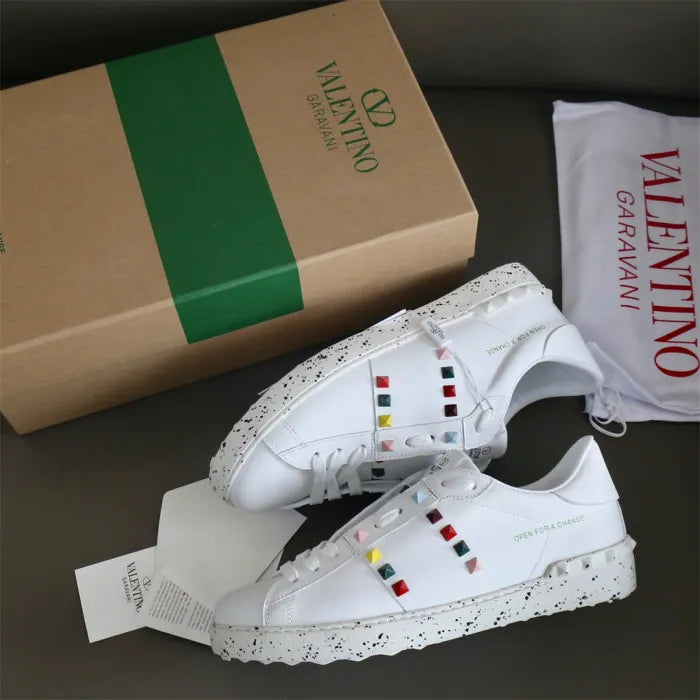 V - SNEAKERS