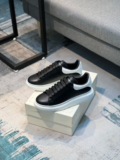 A - SNEAKERS