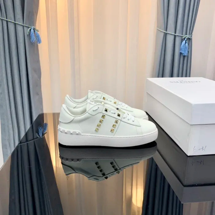 V - SNEAKERS