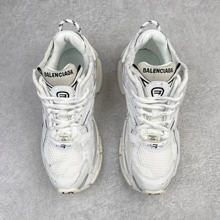 B - SNEAKERS