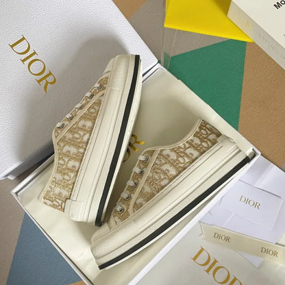 D - SNEAKERS